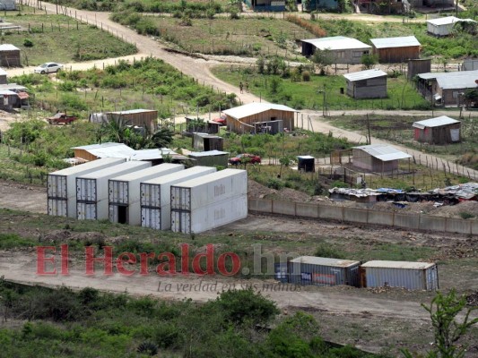 Casas contenedores para damnificados, un proyecto lento, opaco y polémico (FOTOS)
