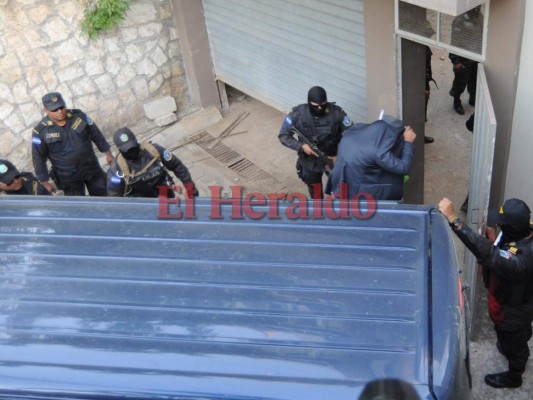 Bajo fuerte resguardo policial llegan a la Corte Suprema de Justicia implicados en caso Pandora