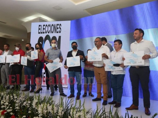 Así se desarrolló la entrega de credenciales en el nivel de diputaciones por el CNE (FOTOS)