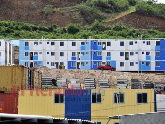 Casas contenedores para damnificados, un proyecto lento, opaco y polémico (FOTOS)