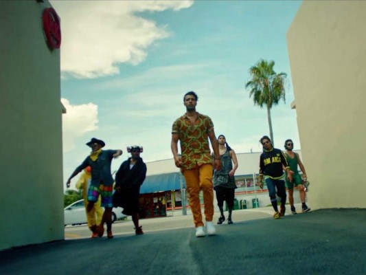 Jencarlos enciende la rumba con el tema más divertido del verano: 'Pa' qué me invitan'