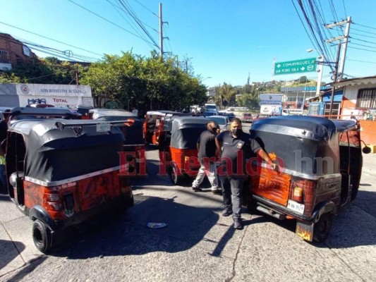 Los conductores de mototaxis anunciaron que mantendrían las protestas hasta tener una respuesta por parte del gobierno. Foto: Alex Pérez | EL HERALDO