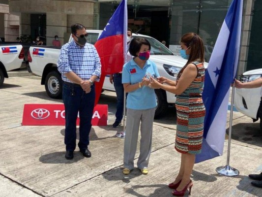 Taiwán dona 10 ambulancias y equipos médicos