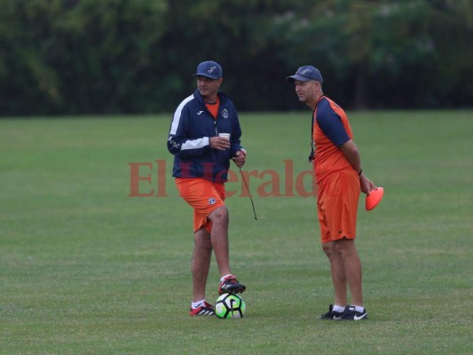 Diego Vazquez: Si salen Rubilio y Estupiñan tendríamos que fichar un delantero