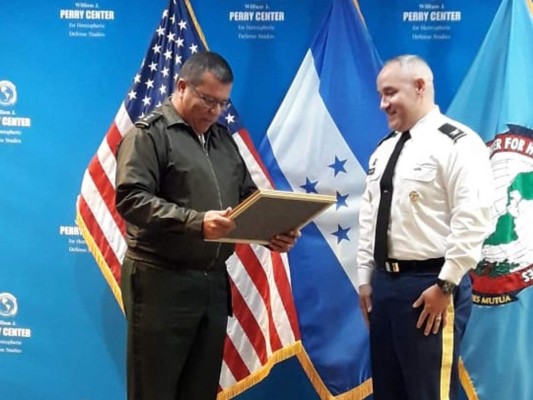 Alumnos del Colegio de Defensa Nacional visitan Centro de Estudios Hemisféricos en Washington