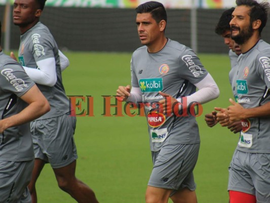 Honduras se hace impermeable y entrena bajo la lluvia en el Morera Soto