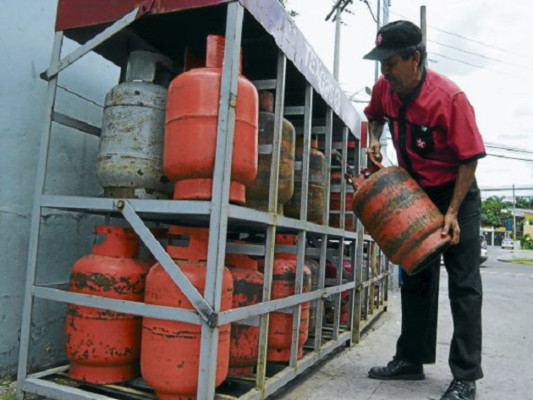 Vigente tercera rebaja a gasolinas en Honduras