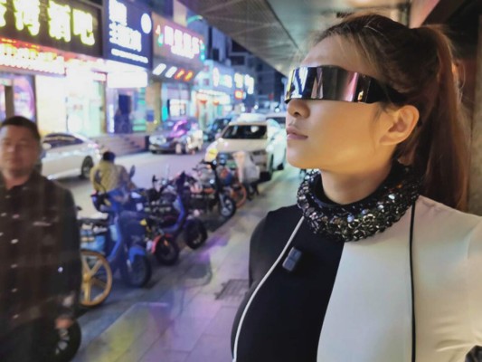 Youtuber crea collar que bloquea los micrófonos e impide que la espíen&nbsp;&nbsp;