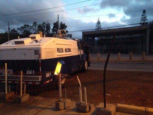 Estudiantes desalojaron pacíficamente la UNAH, luego de haberse violentado autonomía