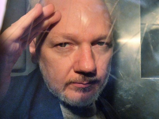 Entrega de objetos de Assange a EEUU se hará en 'apego a la ley'
