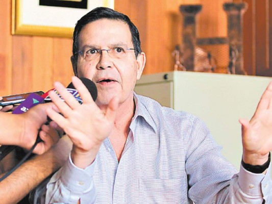 Expresidente Callejas fue esposado en Miami