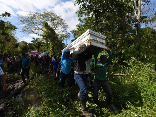 Fotos: El entierro de la niña guatemalteca que murió bajo custodia de los Estados Unidos