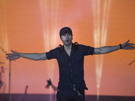 Enrique Iglesias confiesa que echa de menos a su familia