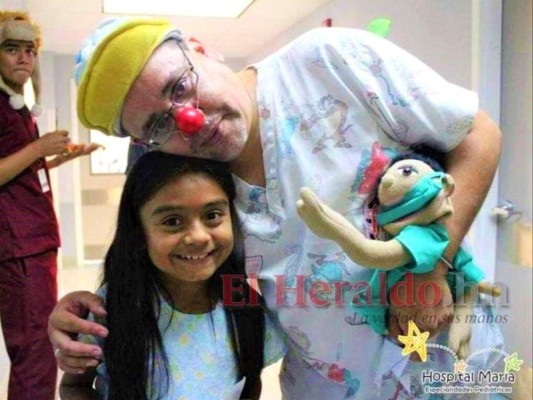 Covid silencia la risa de Gustavo Bustillo, el médico más divertido