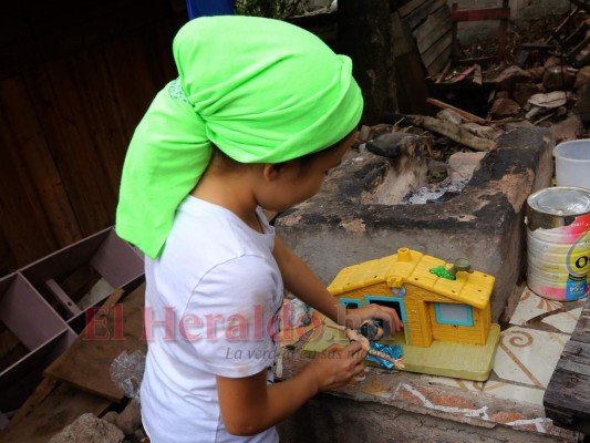 Madre prefirió sacar a su hija de la escuela porque siente que no aprende por la pandemia