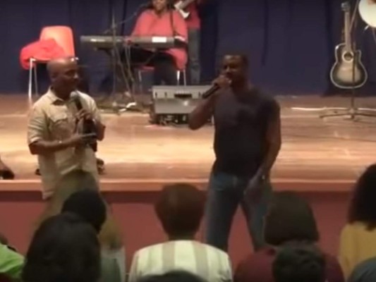 Exfutbolista africano revela que sacrificaron a su madre para impulsar su carrera