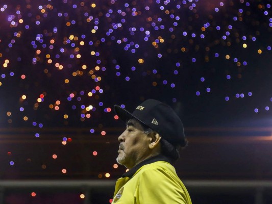Maradona: El mundo del fútbol sopla las 60 velas de una leyenda