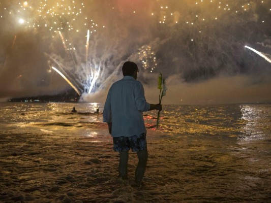 FOTOS: Lágrimas y rezos en bienvenida 2020, inicio de nueva década