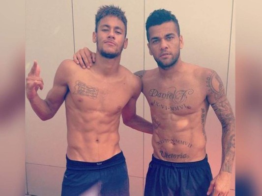 'Sé valiente, el mundo pertenece a los valientes', pide Dani Alves a Neymar&nbsp;&nbsp;