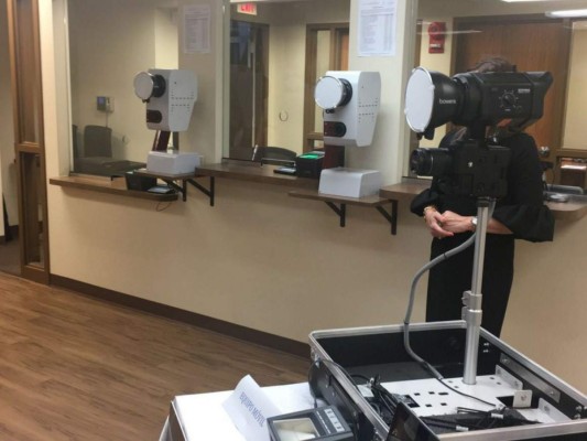 Primeros hondureños obtienen su matrícula consular en Estados Unidos