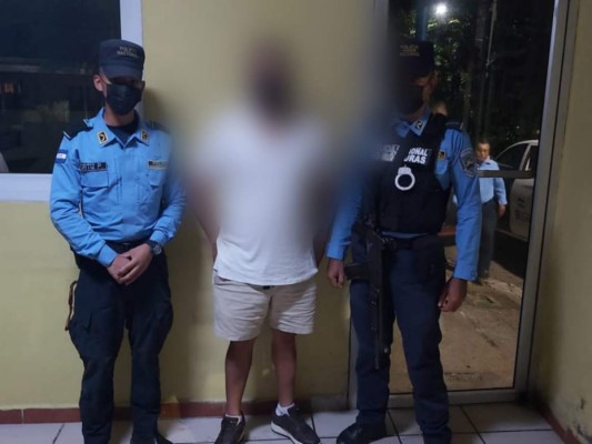 Cae estadounidense que intentó sobornar a policías en Tela, Atlántida