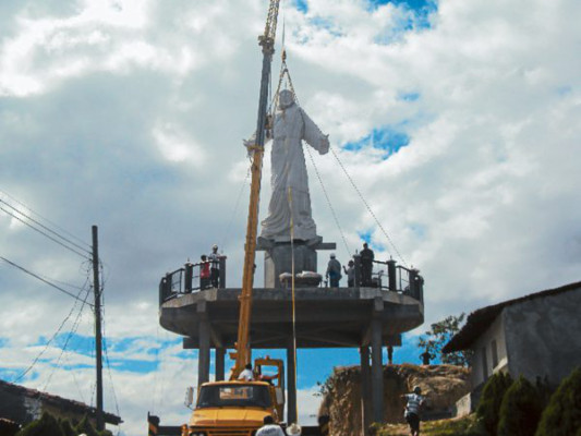 El Cristo de Cane luce imponente