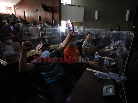 Algarabía en el Congreso tras llegada de Xiomara Castro para reconocer a Luis Redondo