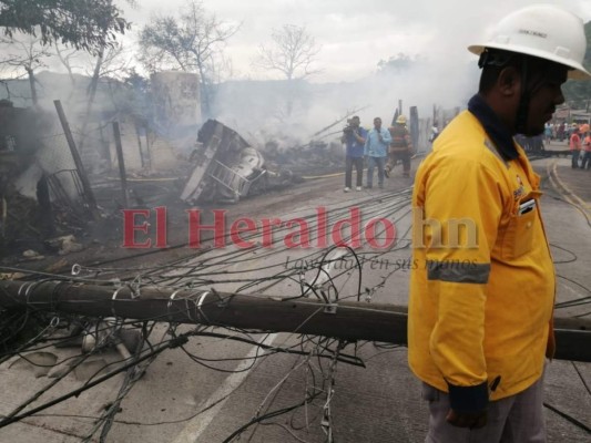 FOTOS: Accidente de rastra deja sin electricidad gran parte de zona sur de Honduras