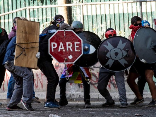 Piñera envía proyecto para proteger a policías en medio de crisis social