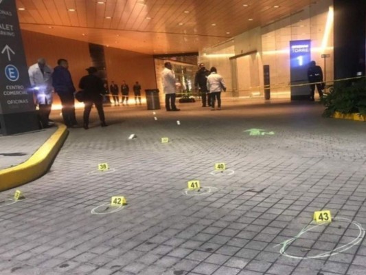 México: Mujer con una peluca rubia mata a dos israelíes en plaza Artz