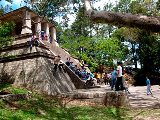 Amplia gama de parques y sitios turísticos le esperan