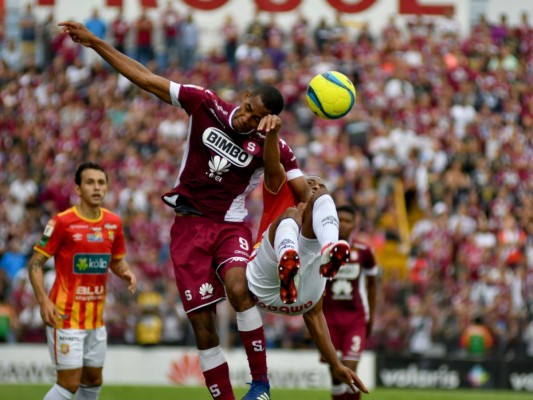 Jerry Bengtson sale campeón de Costa Rica con el Saprissa tras vencer a Herediano