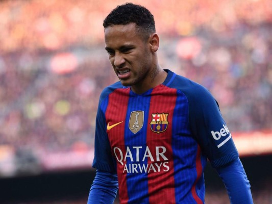 Neymar sufre una sobrecarga en la pierna derecha