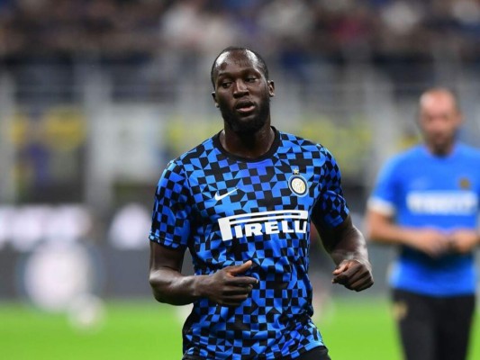 Despiden a periodista italiano por comentario racista contra Lukaku