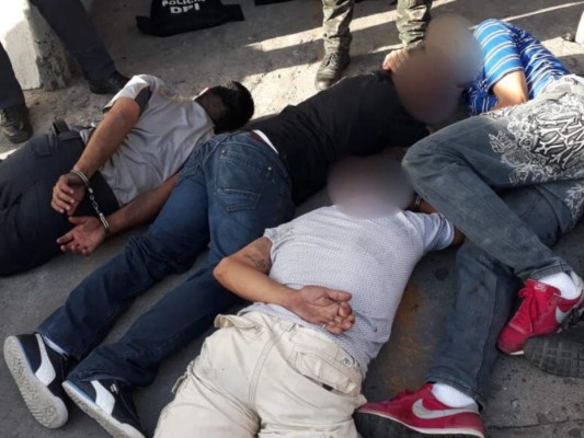 Con chalecos de la DPI capturan a sospechosos de haber asesinado a vendedor de carros en Comayagüela