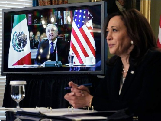 Harris y López Obrador prometen cooperar para resolver crisis en la frontera