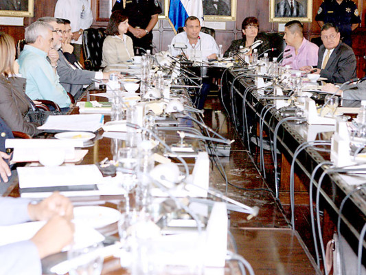 Al menos 11 instituciones gubernamentales incumplen plan de ahorro energético