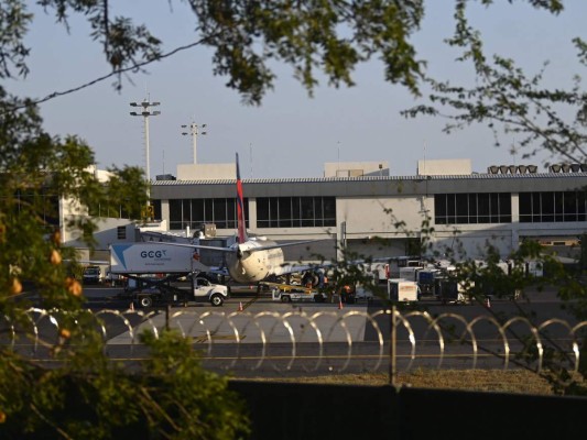 EEUU suspende temporalmente deportación de salvadoreños por coronavirus