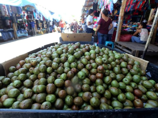 Deliciosas frutas inundan las calles capitalinas