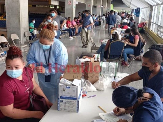 Así acudieron los capitalinos a recibir la tercera dosis contra el covid-19