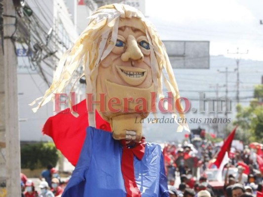 'La casa de papel', '¡No a las ZEDE!' y el discurso de Xiomara: Así protestó Libre en el Bicentenario