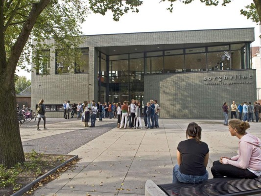 Prestigiosos y exigentes: Así son los colegios de los niños de la realeza