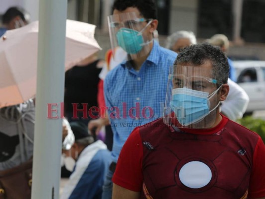 FOTOS: Abarrotado el triaje del Centro Cívico el primer día de operaciones