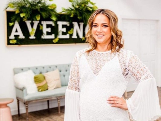 Laura Flores reemplaza temporalmente a Adamari López en 'Un Nuevo Día'