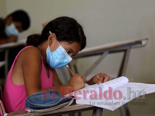 Gobierno de Xiomara Castro prevé regreso a clases presenciales en 2022