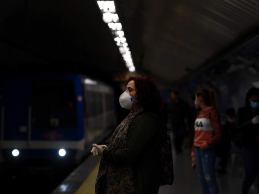 España comienza a ver la luz con baja de muertes, pero se extiende el confinamiento