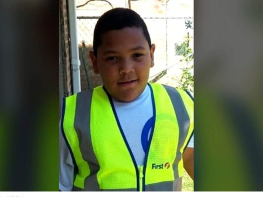 Niño de 11 años muere en parque de atracciones; su hermano, que intentó salvarlo, está grave