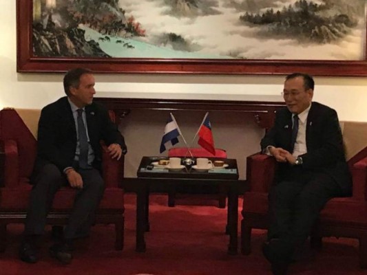 El designado presidencial Ricardo Álvarez promueve café hondureño en Taiwán