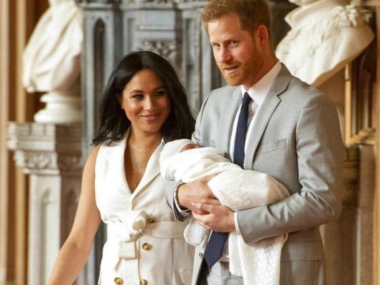 Fotos: Momento en que Meghan y Harry presentan a su bebé
