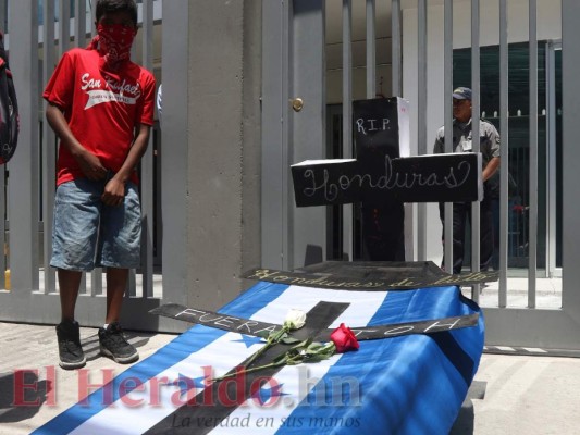 FOTOS: Impactantes imágenes captadas durante manifestación de la Plataforma de Salud y Educación en la capital de Honduras
